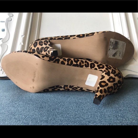Steve Madden Leopard Print Pony Hair Pump - Picture 7 of 8